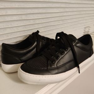 New | Women's Banana Republic black casual sneaker